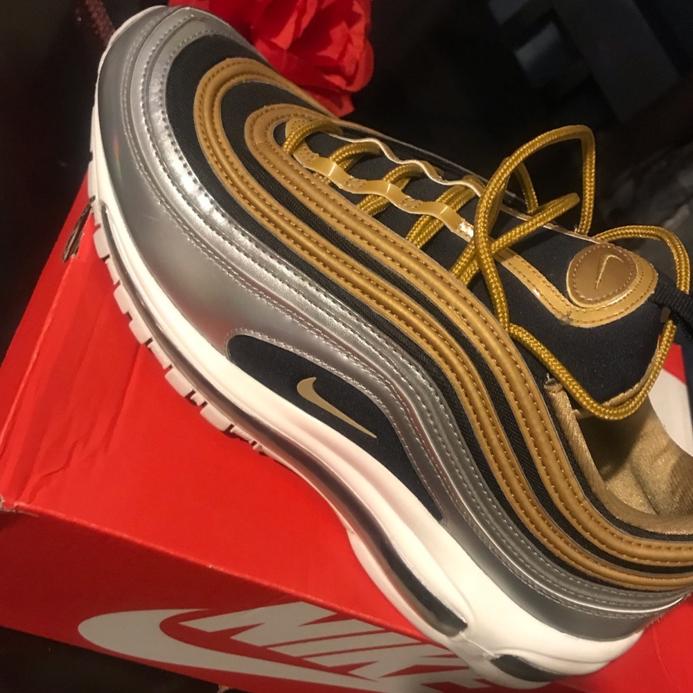 Women’s shoes
